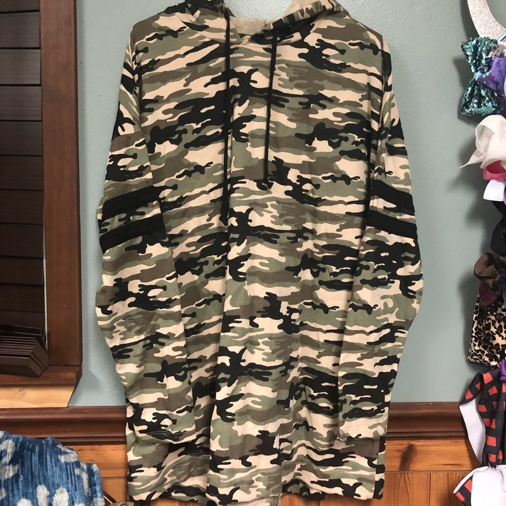 ✨5 for $25✨ Camo Sweatshirt